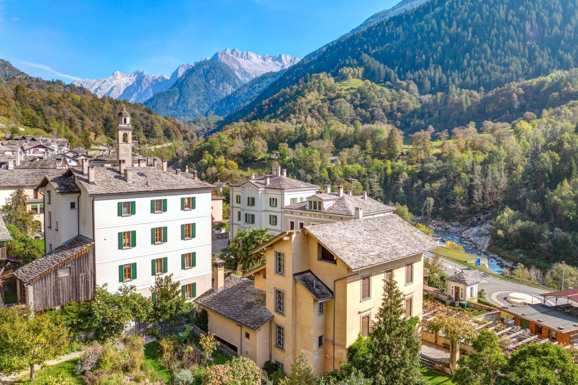 In Val Bregaglia Mille Possibilita Di Benessere Villa Castasegna Exterior photo