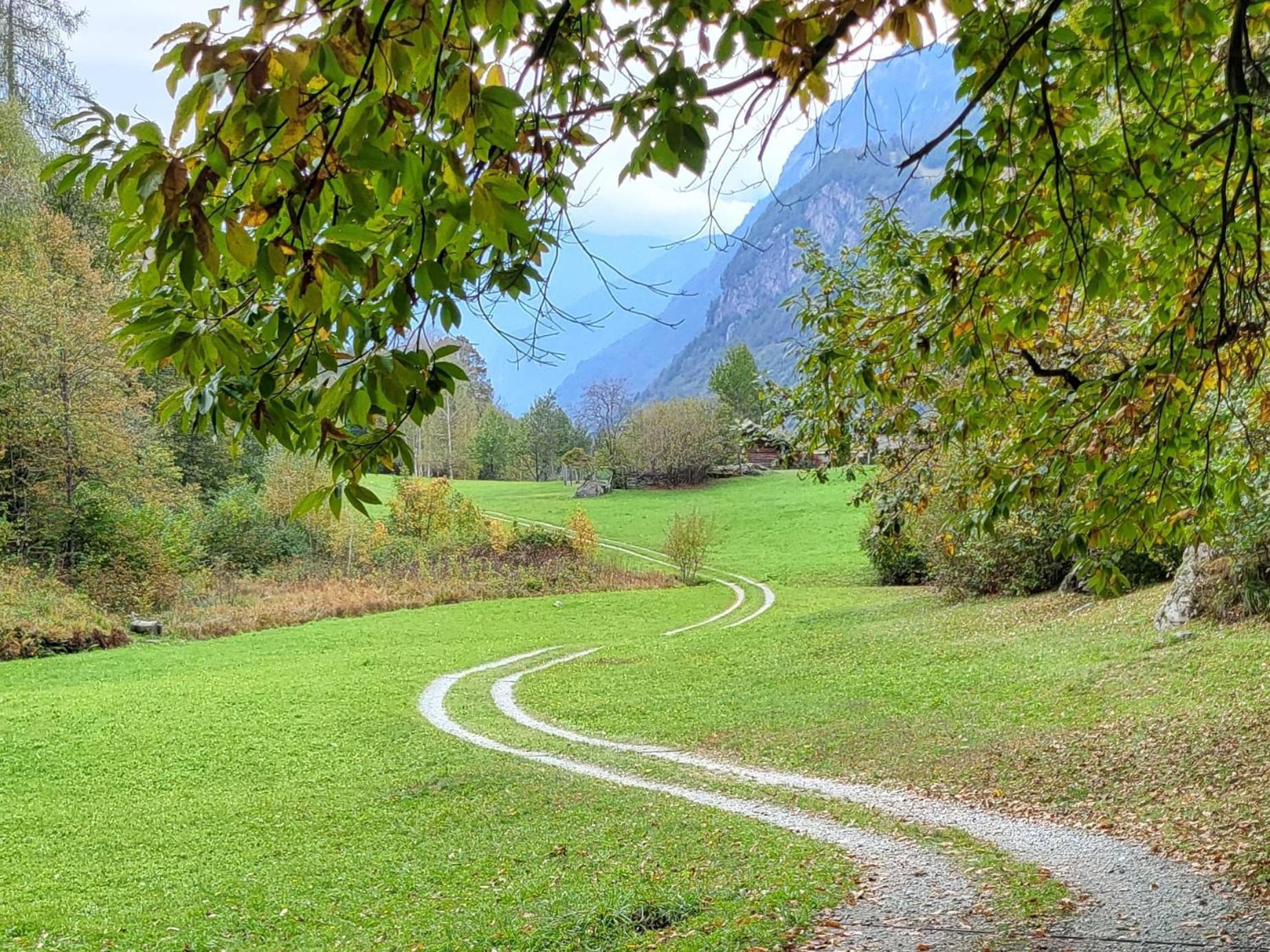 In Val Bregaglia Mille Possibilita Di Benessere Villa Castasegna Exterior photo